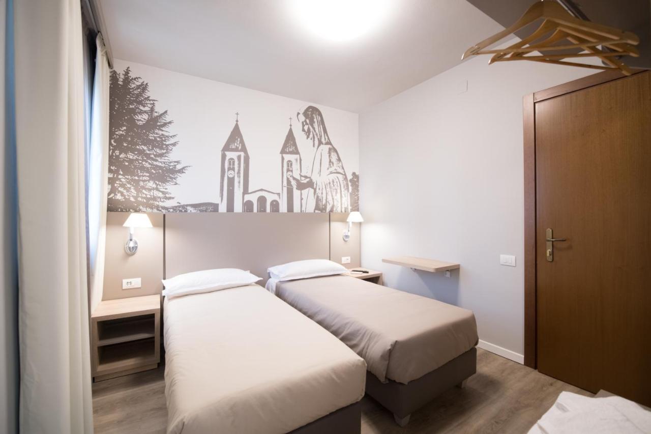 Al Santuario Di Fiorano Charming Hostel フィオラーノ・モデネーゼ エクステリア 写真