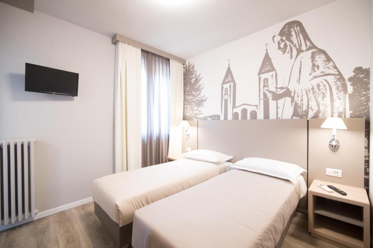Al Santuario Di Fiorano Charming Hostel フィオラーノ・モデネーゼ エクステリア 写真